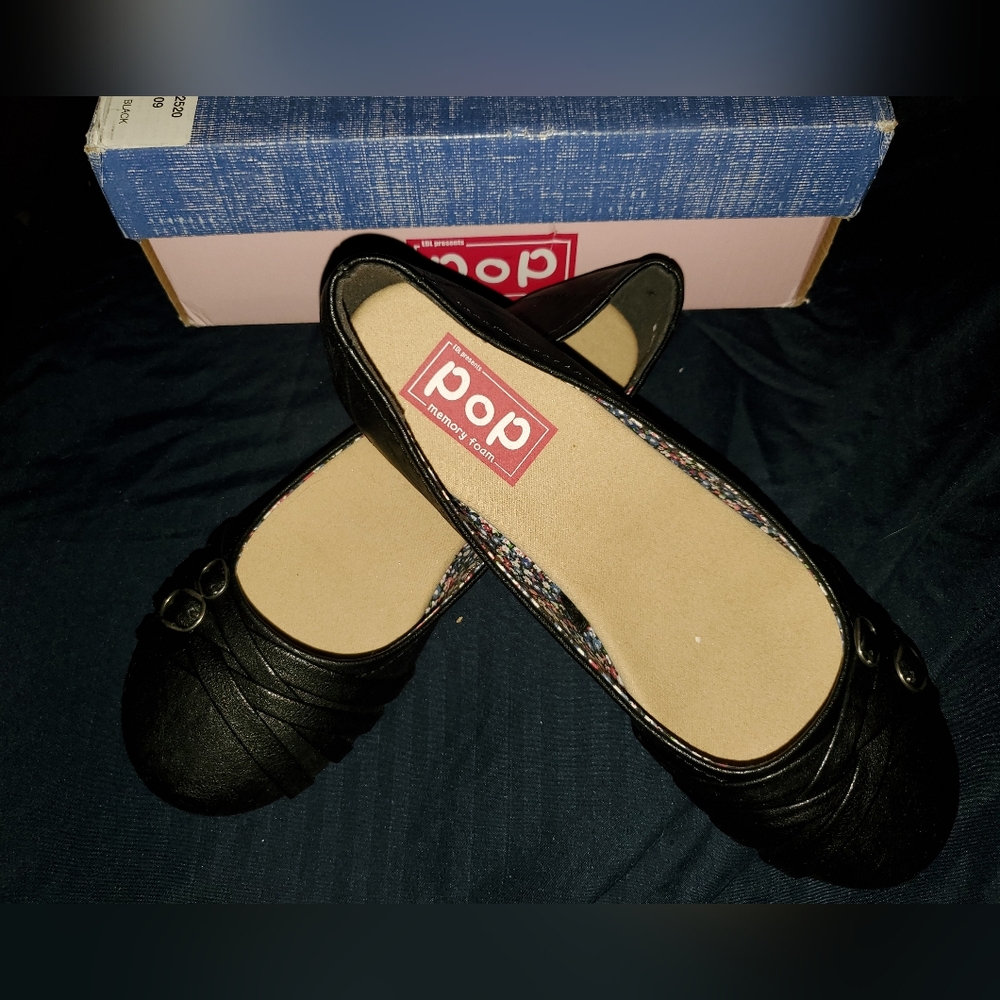 New size 9.5 Women's flats